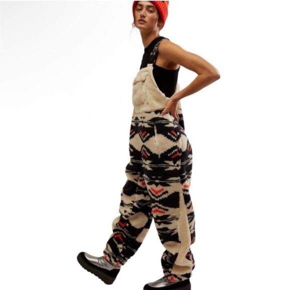 NWOT Free People Movement Hip The Slopes Salopette Fleece Jumpsuit Size Large - Picture 1 of 11